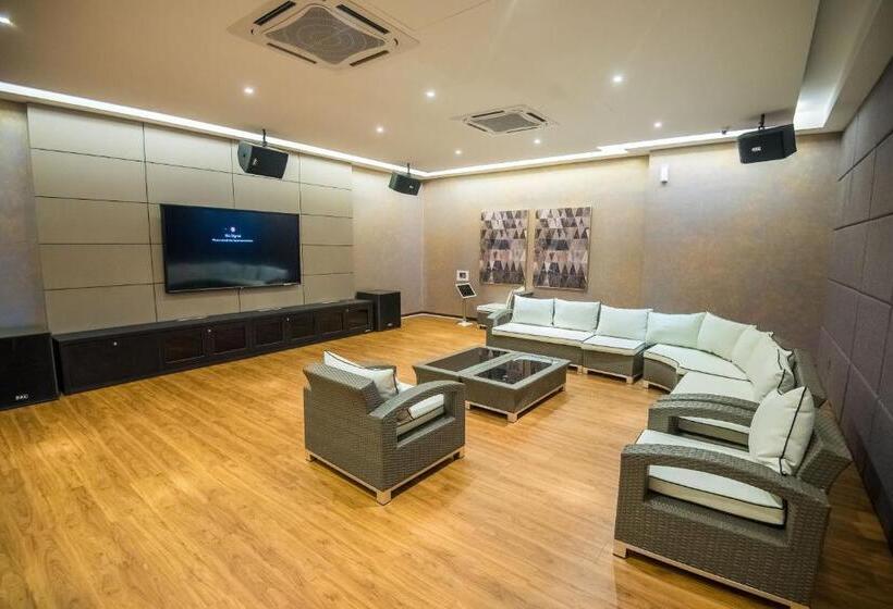 בית מלון כפרי Molek Regency Taman Molek