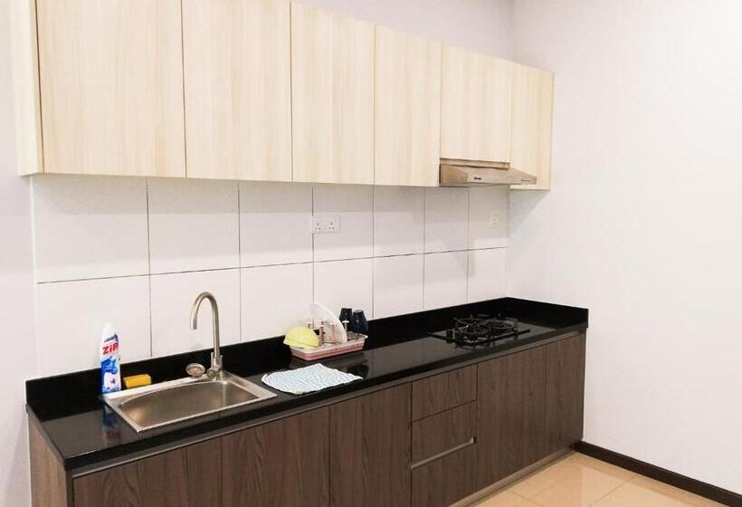 בית מלון כפרי Molek Regency Taman Molek