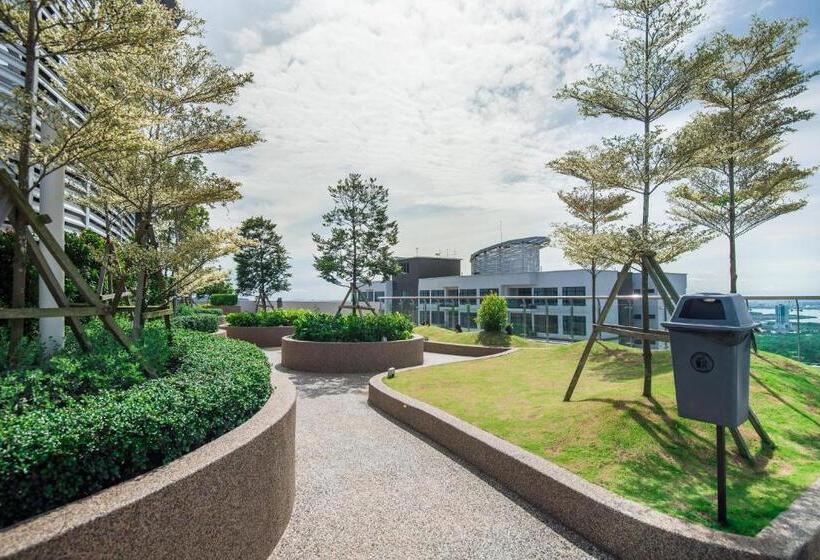 בית מלון כפרי Molek Regency Taman Molek