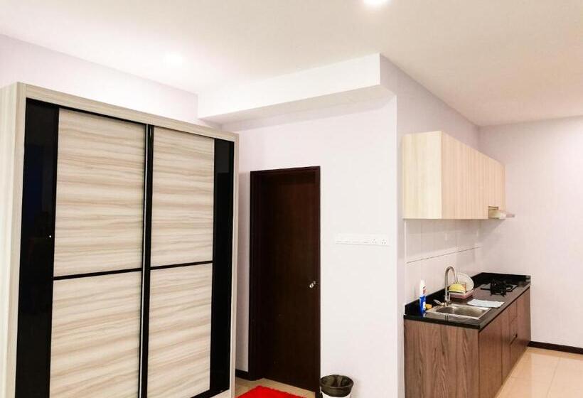 בית מלון כפרי Molek Regency Taman Molek