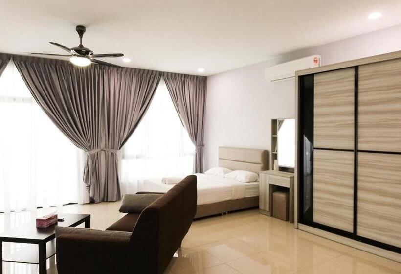 בית מלון כפרי Molek Regency Taman Molek