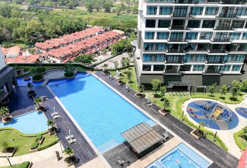 בית מלון כפרי Molek Regency Taman Molek