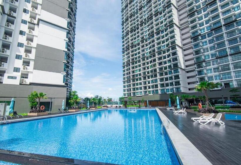 בית מלון כפרי Molek Regency Taman Molek