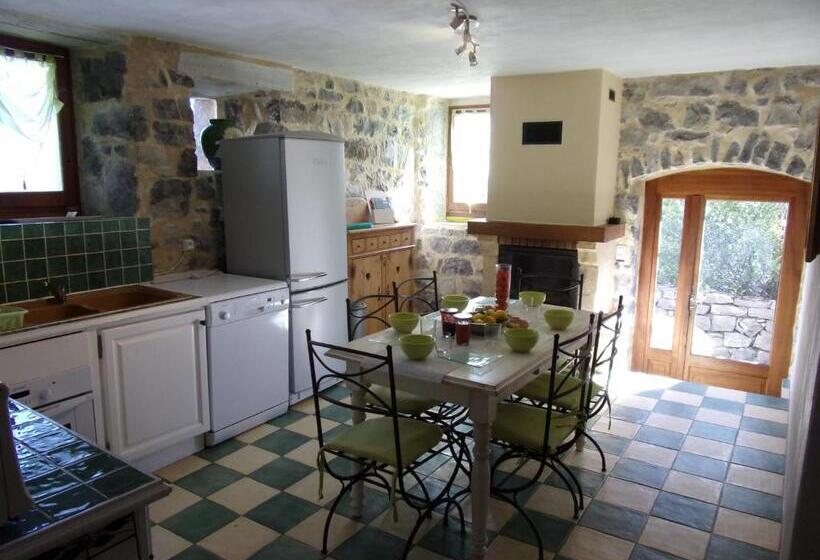 ペンション Gîte L Escoussou Au Calme, 6p, 4ch, 130m2, Charme Et Nature, Piscine Chauffée, Sud Ardèche