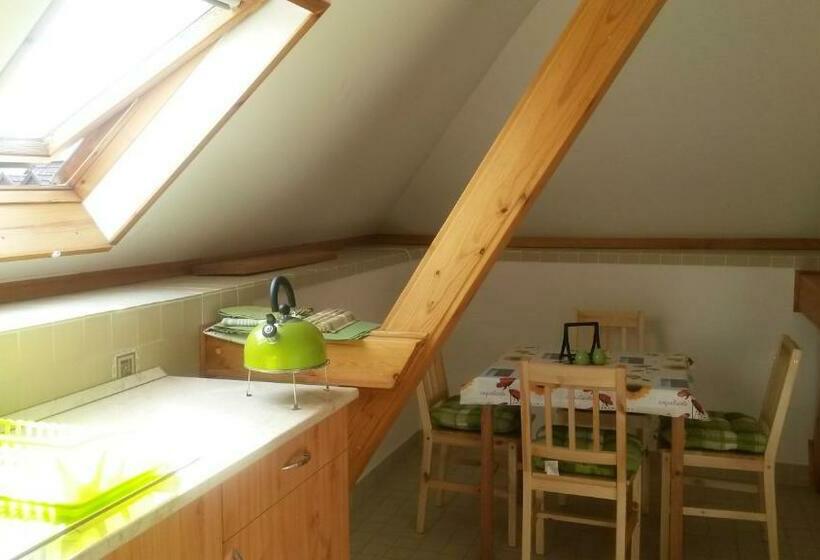 Пансион Hold On Apartman