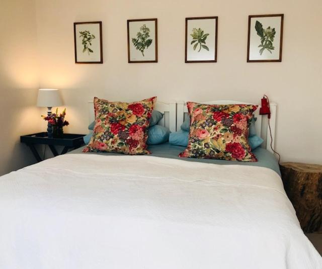 بنسيون Oak Tree Garden Cottage