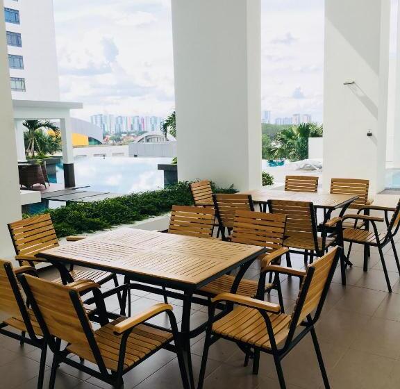 פנסיון Pinnacle Tower Apartment Stay By Feel Suites