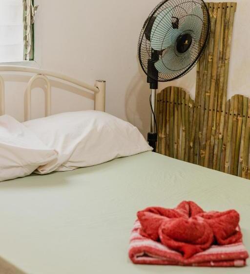 Puerto Galera Hostel