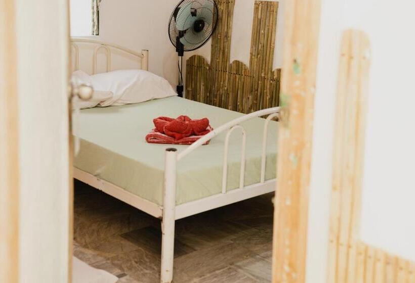 Puerto Galera Hostel