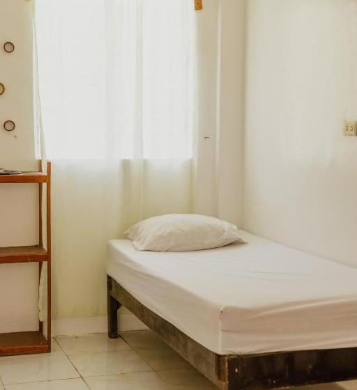 Puerto Galera Hostel