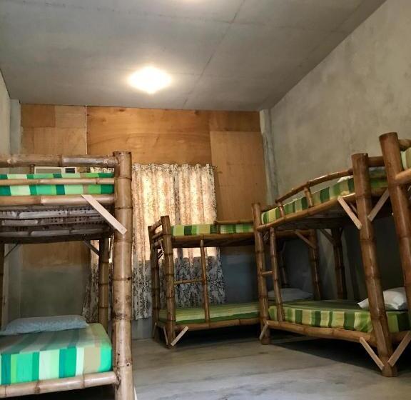 Sharky Hostel Oslob
