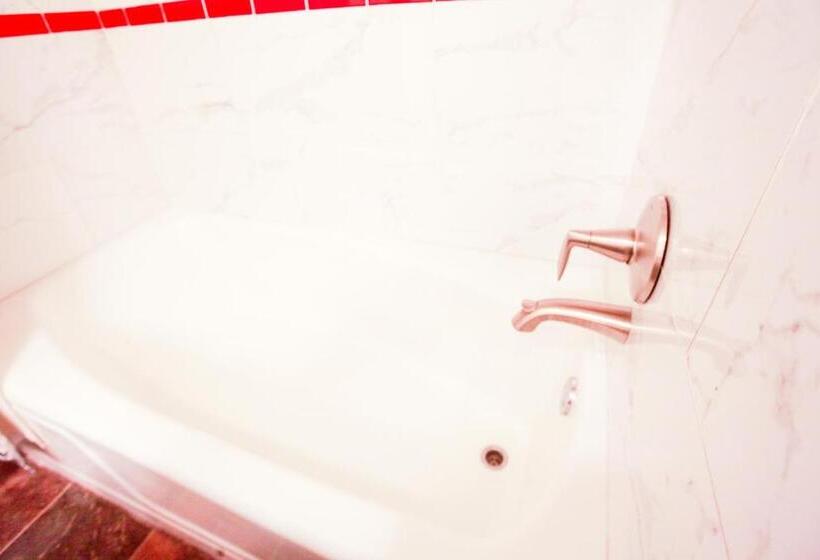 The Diamond At Kingston East