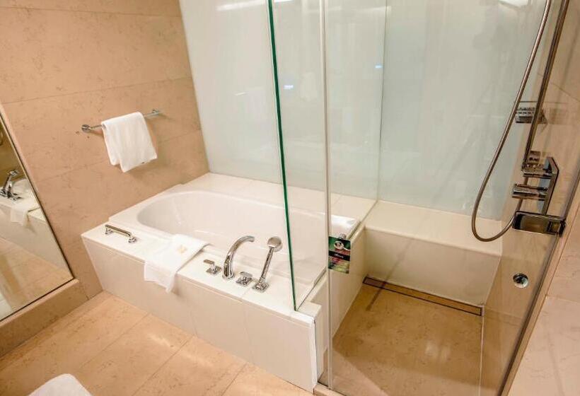 Apartments By Fairmont Baku Flame Towers