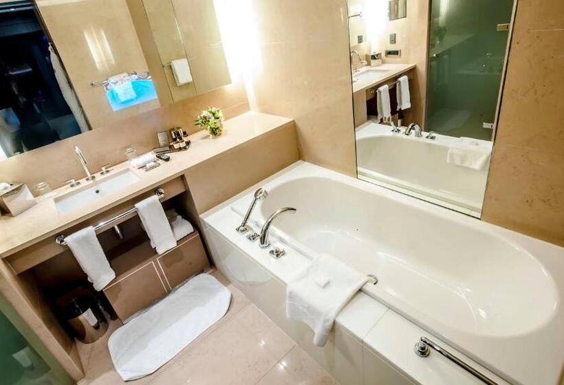 Apartments By Fairmont Baku Flame Towers