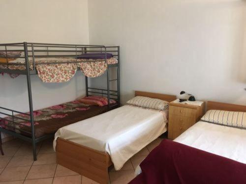 تختخواب و صبحانه Lontani Da Casa Asd