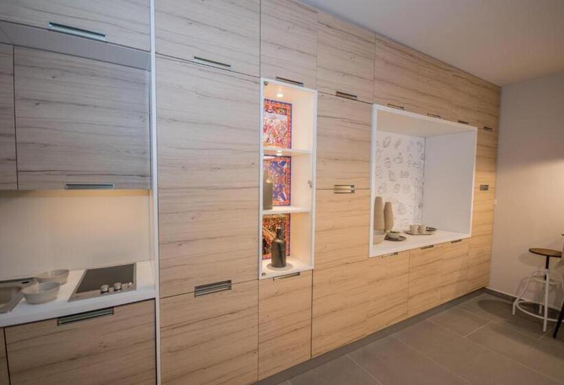 تختخواب و صبحانه Il Muro Vecchio Design