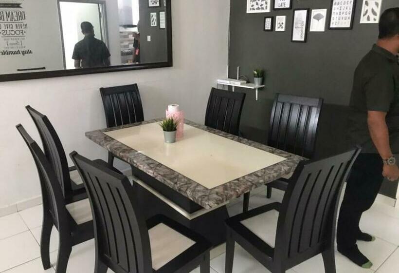 Отель Oyo 90359 Homestay Bandar Putra 2