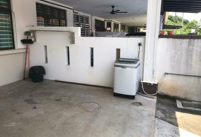 Отель Oyo 90359 Homestay Bandar Putra 2