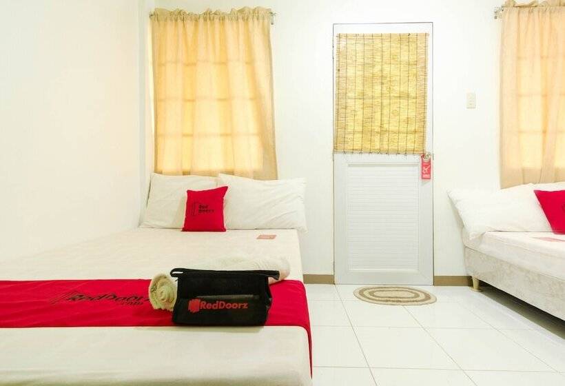 호텔 Reddoorz @ Prince Jb Beach Resort Zambales