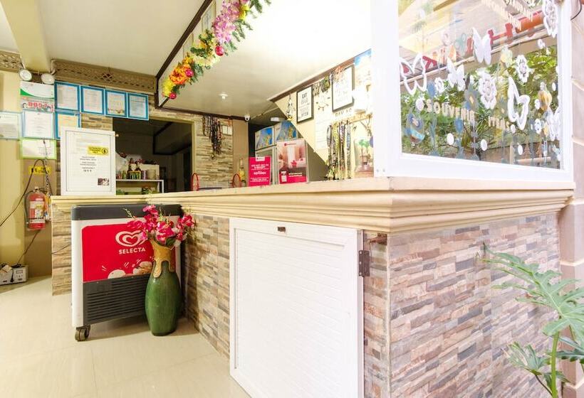 호텔 Reddoorz @ Prince Jb Beach Resort Zambales