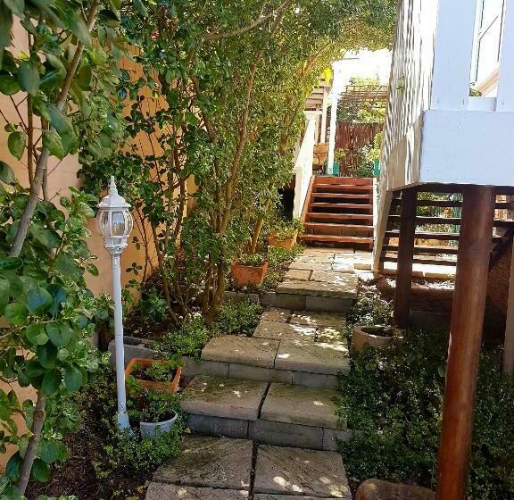 פנסיון Belle Vue Guesthouse