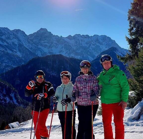 پانسیون Holiday Chalet Alpine Dreams