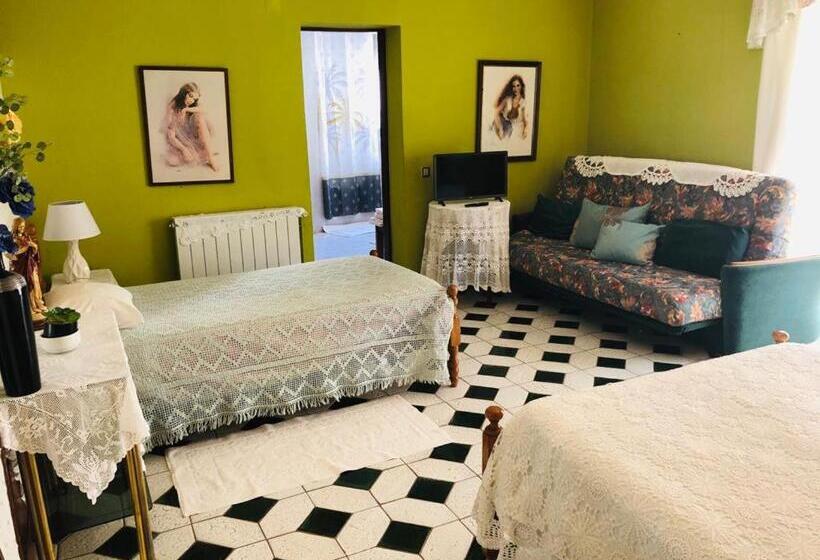 פנסיון Residencia Maria Jose