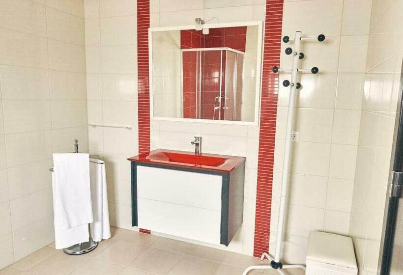 פנסיון Surf House Helena