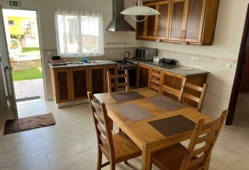 פנסיון Surf House Helena