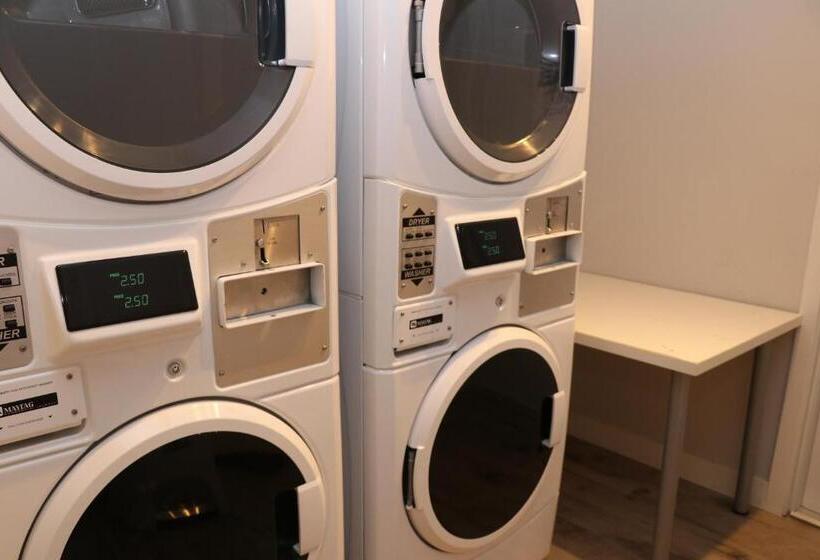 A Stylish Stay With A King Bed And Heated Floors #27