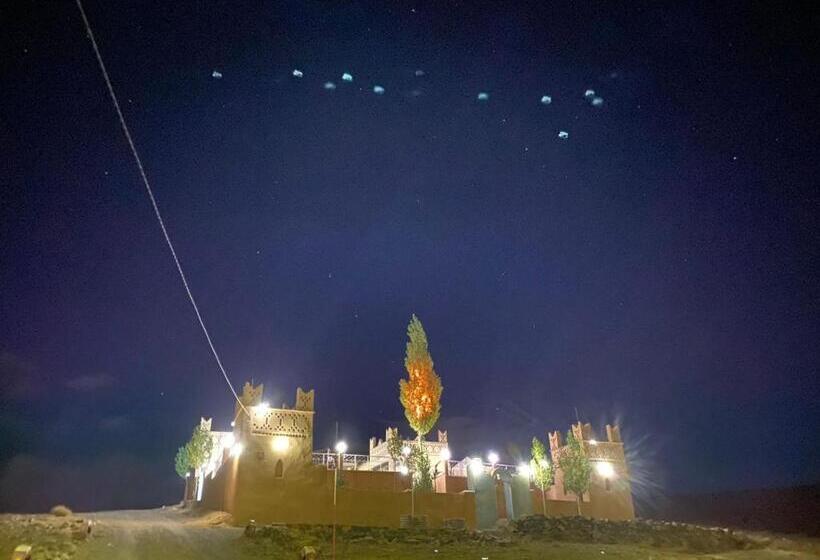 هاستل Auberge & Restaurant Agaudal