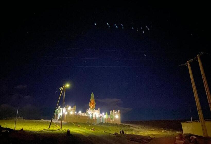 هاستل Auberge & Restaurant Agaudal