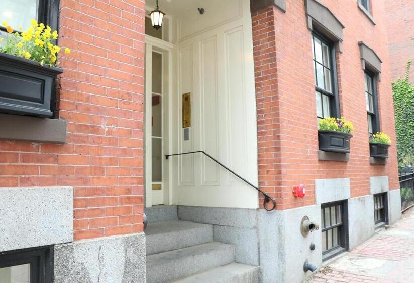 Charming & Stylish Studio On Beacon Hill #11