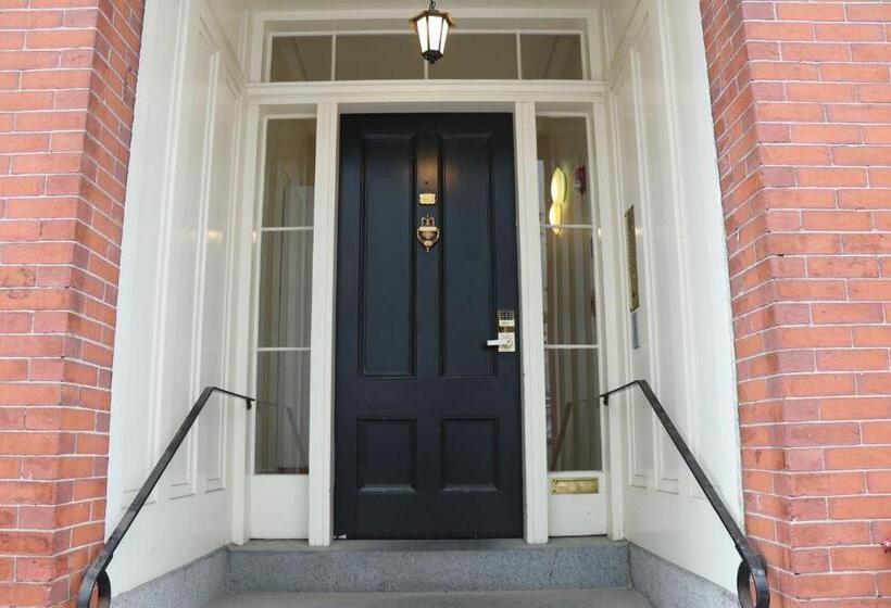Downtown Beacon Hill, Convenient, Comfy Studio #10