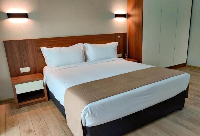 هتل Crystal Residence