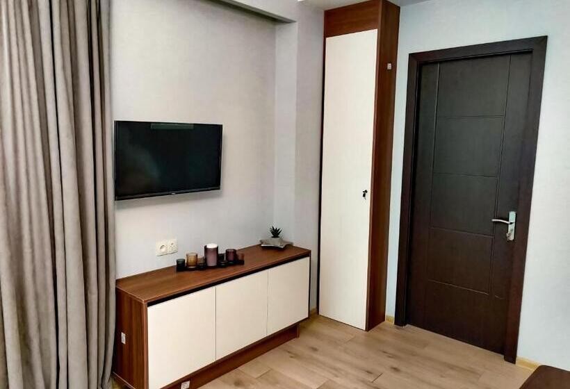 هتل Crystal Residence