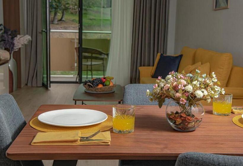 هتل Crystal Residence