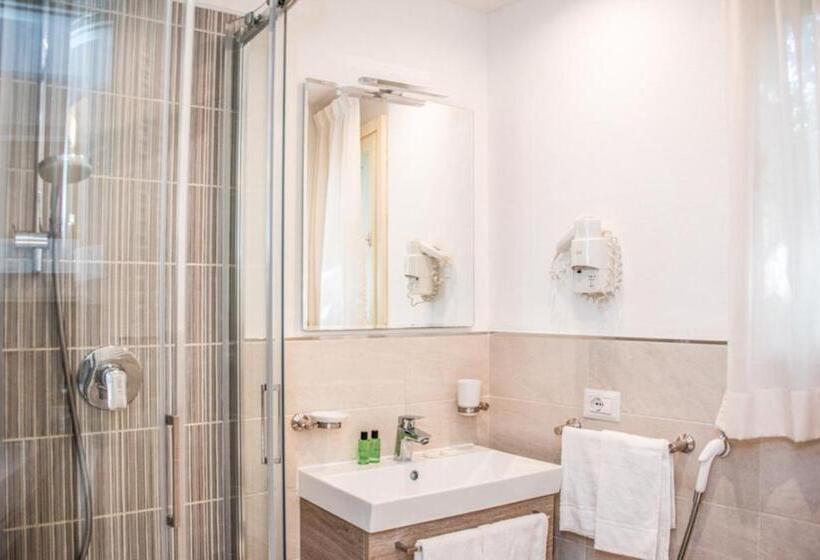 فندق Resort Riva Degli Etruschi