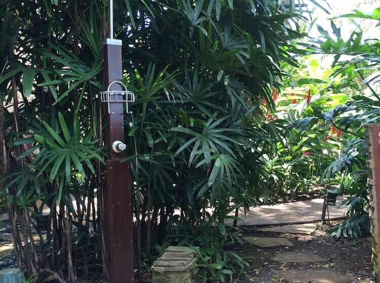 Maui Beach House B & B