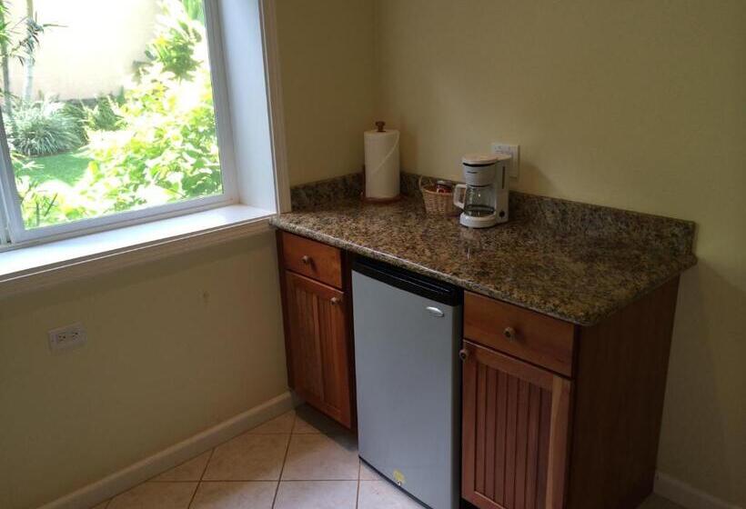 Maui Beach House B & B