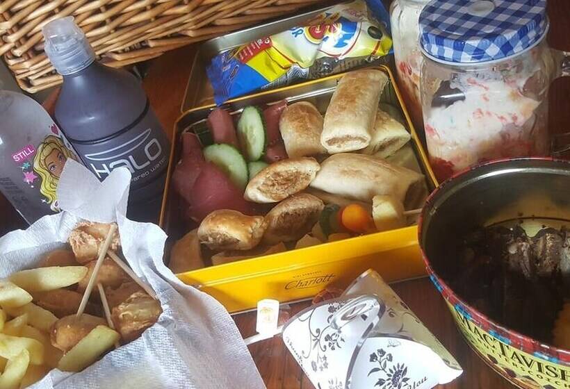 Пансион Essential Rose Room African Silhouette Country House For Essential Workers