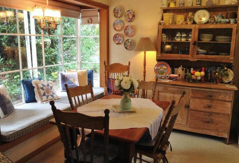 פנסיון Southdown Cottage