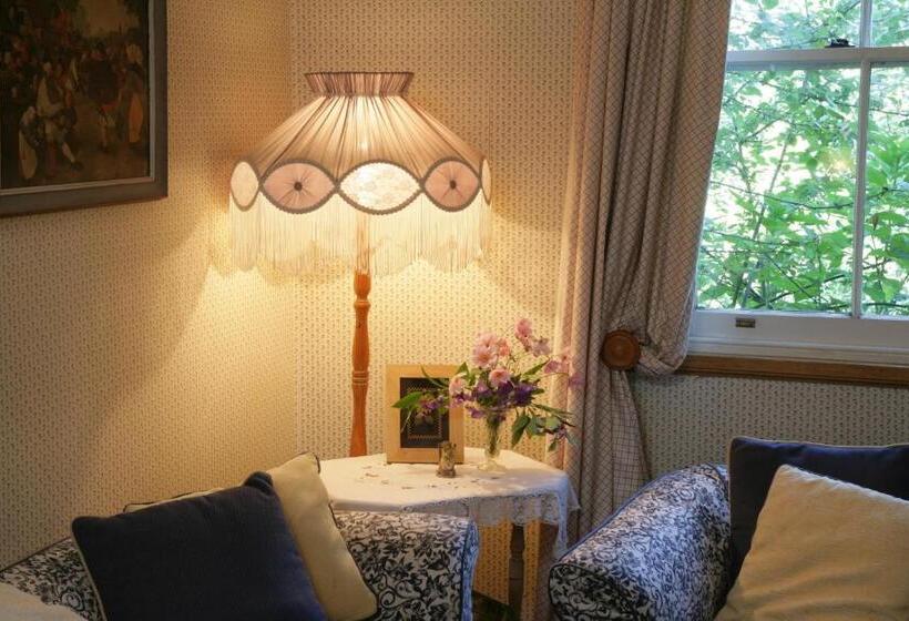 פנסיון Southdown Cottage