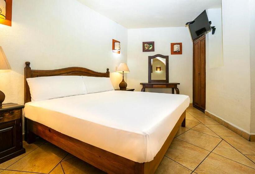 Отель Casa Del Virrey & Suites