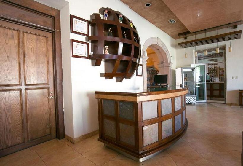 Отель Casa Del Virrey & Suites