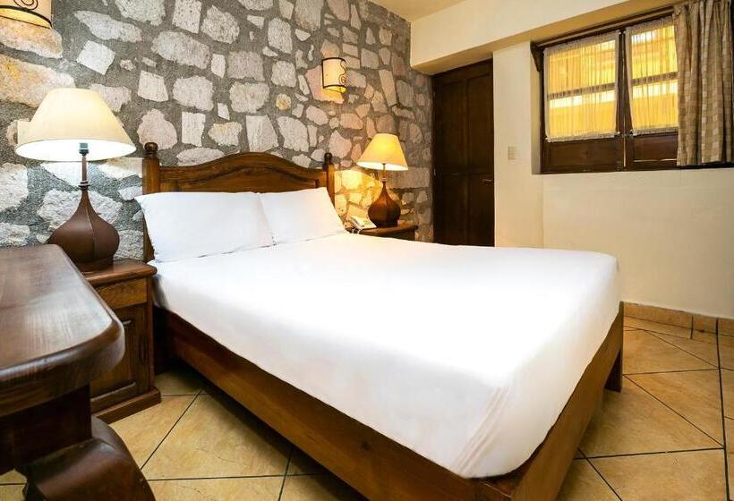 Отель Casa Del Virrey & Suites