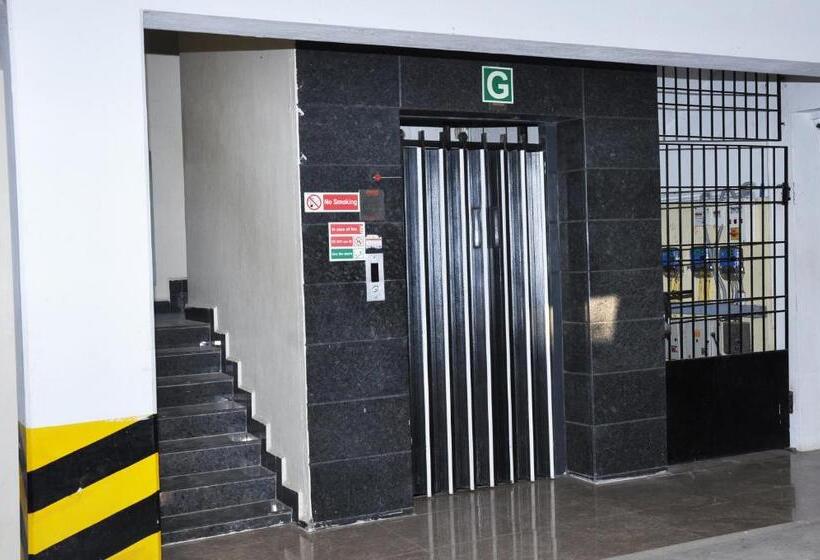 Отель Kiruba Castle