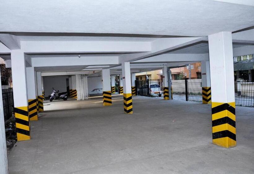 Отель Kiruba Castle