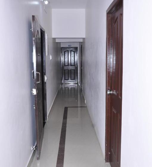 호텔 Kiruba Castle