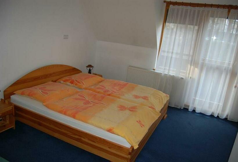 リゾートホテル Penzión Teniscentrum